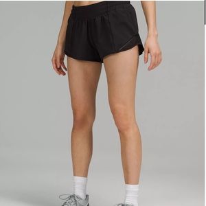 Lulu Lemon Hotty Hot Low-Rise Lined Short 2.5"